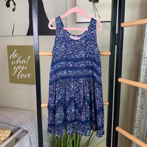 Girls size 7/8 (small) sleeveless top.